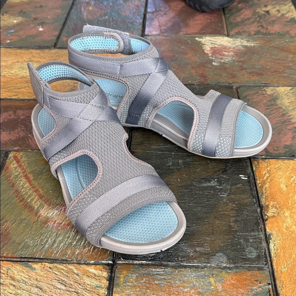 BareTraps Soozie Rebound Technology Gray Light Blue Footbed Sport Sandal Size 9 - Picture 1 of 12